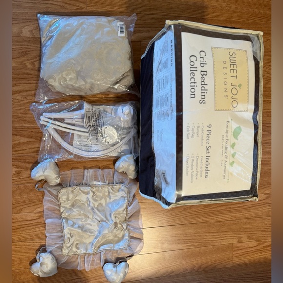 9 Pieces - Crib Bedding Collection.. - Picture 1 of 5